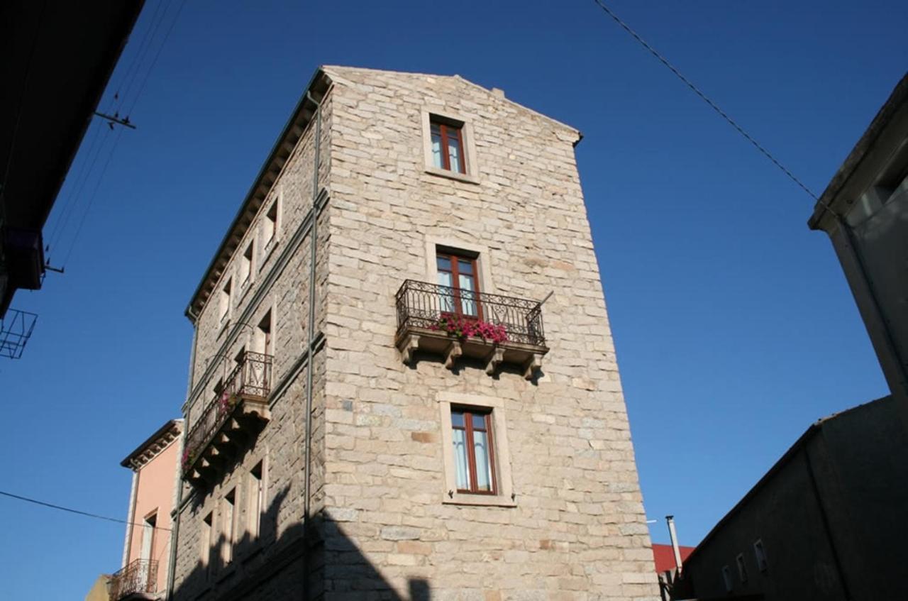 Guest House Le Gemelle Luras Exteriér fotografie