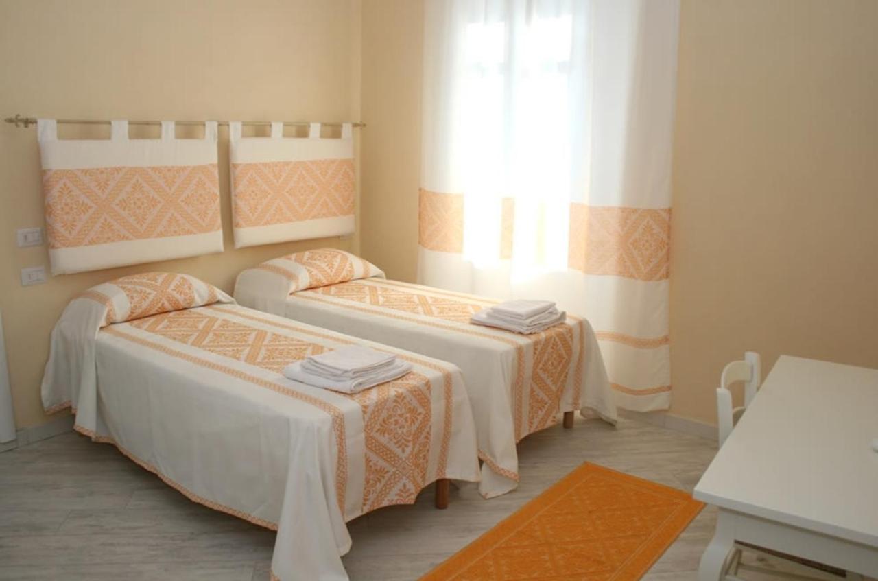 Guest House Le Gemelle Luras Pokoj fotografie
